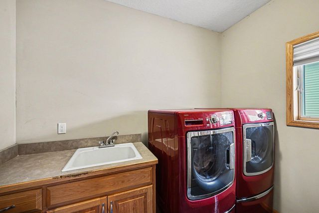 8150 9th Street Place N, Oakdale, MN 55128