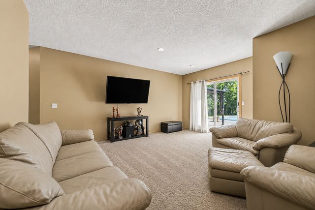 8150 9th Street Place N, Oakdale, MN 55128