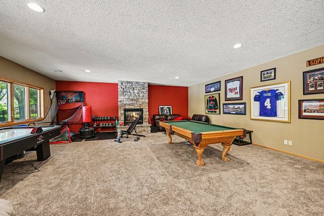 8150 9th Street Place N, Oakdale, MN 55128
