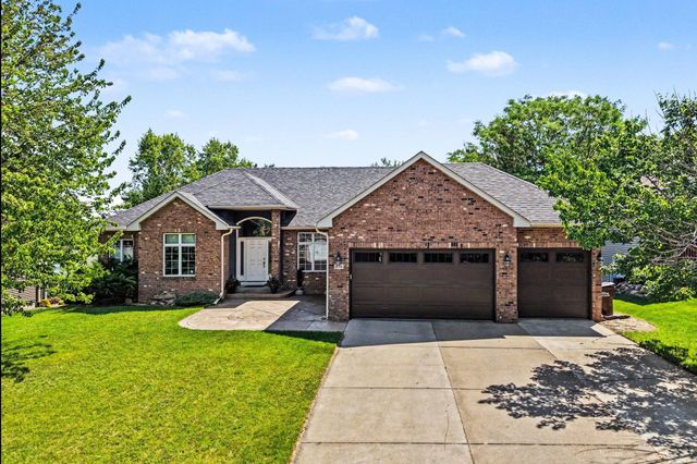 8150 9th Street Place N, Oakdale, MN 55128