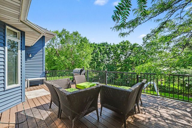 8150 9th Street Place N, Oakdale, MN 55128