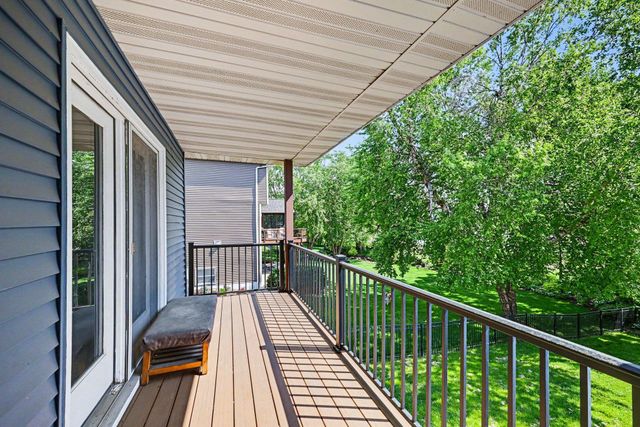 8150 9th Street Place N, Oakdale, MN 55128