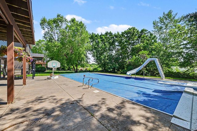 8150 9th Street Place N, Oakdale, MN 55128
