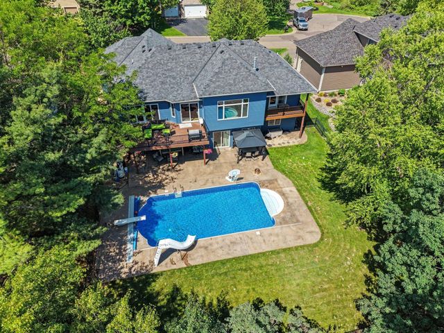 8150 9th Street Place N, Oakdale, MN 55128