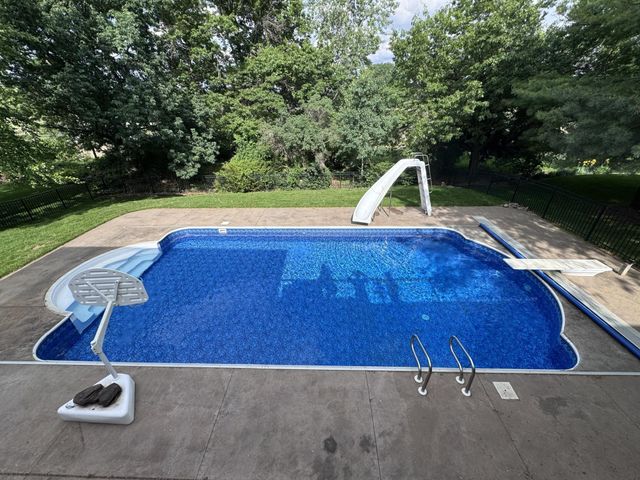 8150 9th Street Place N, Oakdale, MN 55128