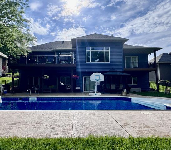 8150 9th Street Place N, Oakdale, MN 55128