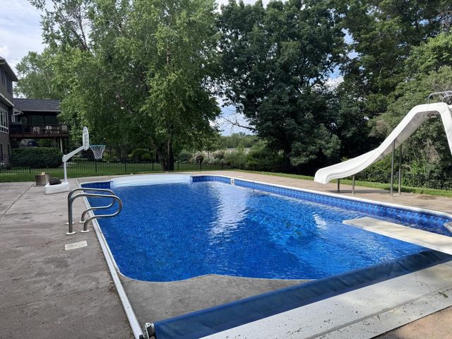 8150 9th Street Place N, Oakdale, MN 55128