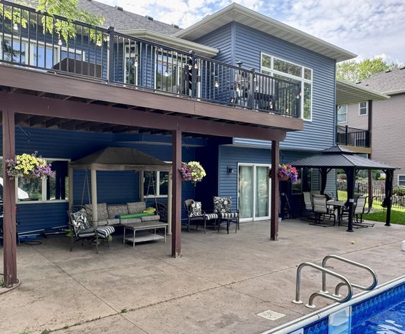 8150 9th Street Place N, Oakdale, MN 55128