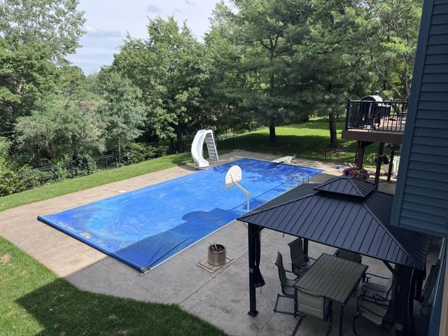 8150 9th Street Place N, Oakdale, MN 55128