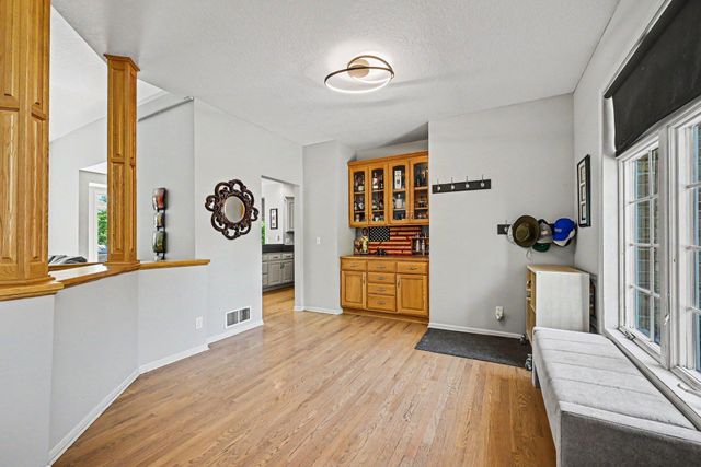 8150 9th Street Place N, Oakdale, MN 55128