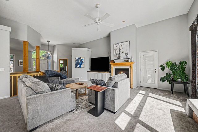 8150 9th Street Place N, Oakdale, MN 55128