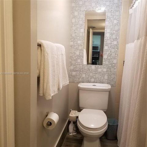 9470 Poinciana Pl 301, Davie, FL 33324