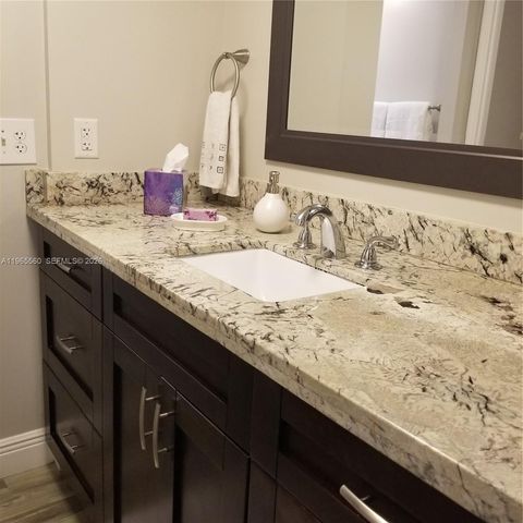 9470 Poinciana Pl 301, Davie, FL 33324