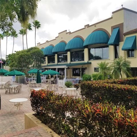 9470 Poinciana Pl 301, Davie, FL 33324