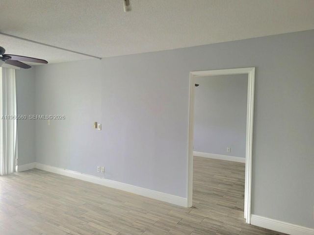 9470 Poinciana Pl 301, Davie, FL 33324