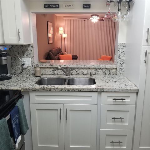 9470 Poinciana Pl 301, Davie, FL 33324