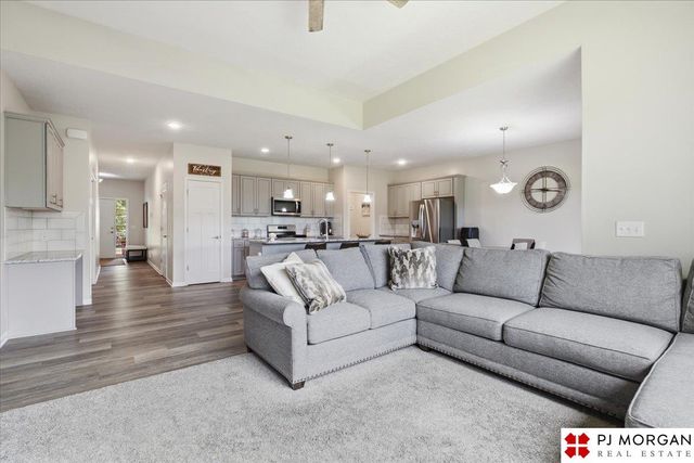 4423 R Street, Omaha, NE 68107