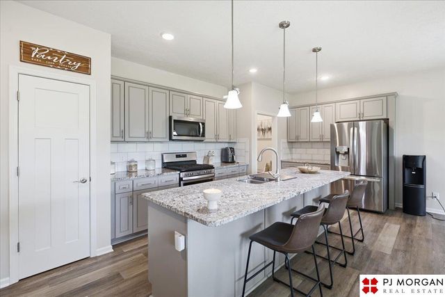4423 R Street, Omaha, NE 68107