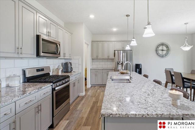 4423 R Street, Omaha, NE 68107