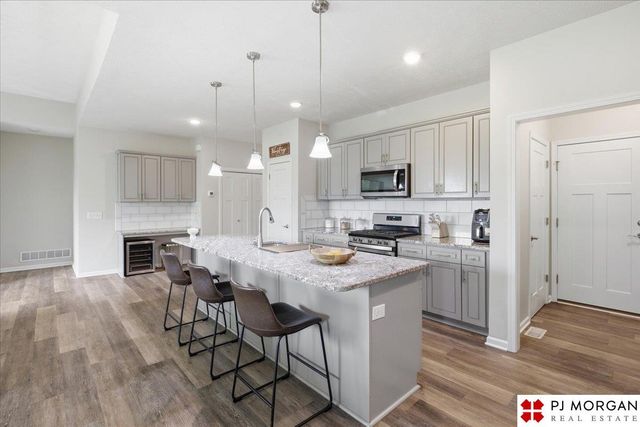 4423 R Street, Omaha, NE 68107