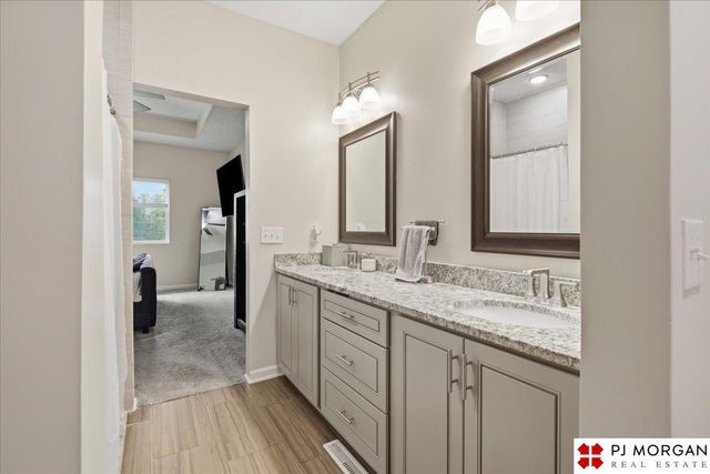 4423 R Street, Omaha, NE 68107