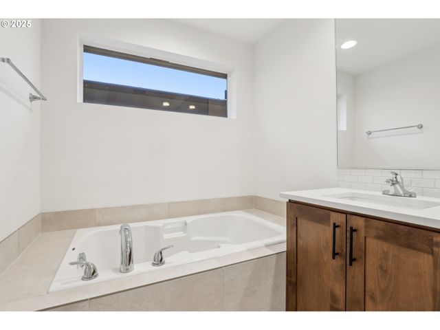 8246 Se Orion Ln, Hillsboro, OR 97123