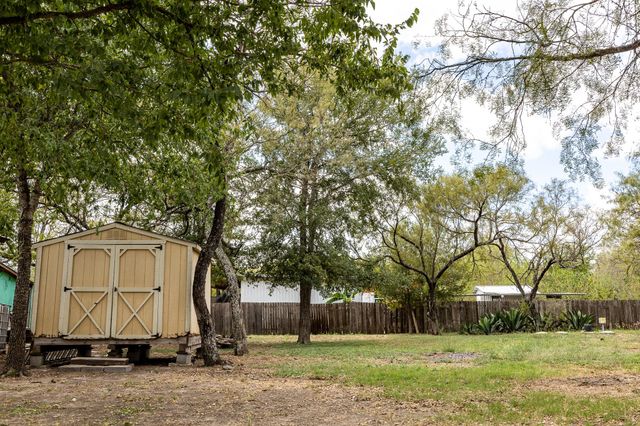 310 Union Hill RD, Luling, TX 78648
