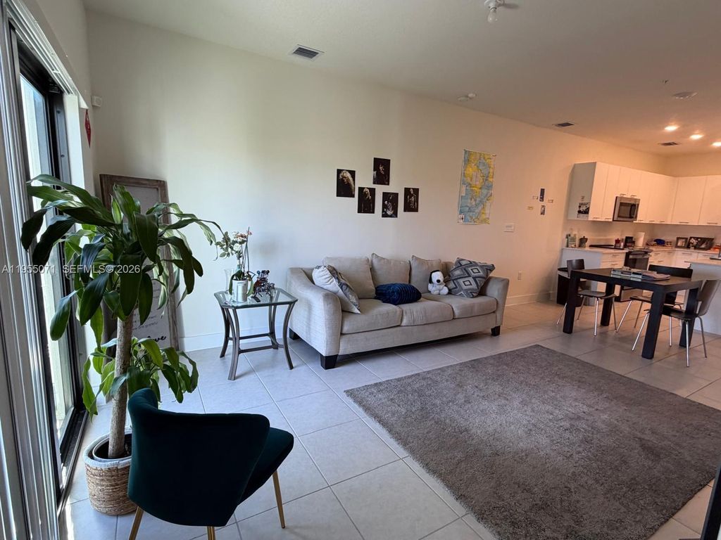 8001 NW 41st Street F310, Doral, FL 33166