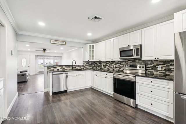 120 Muhlen Platz D, Freehold, NJ 07728