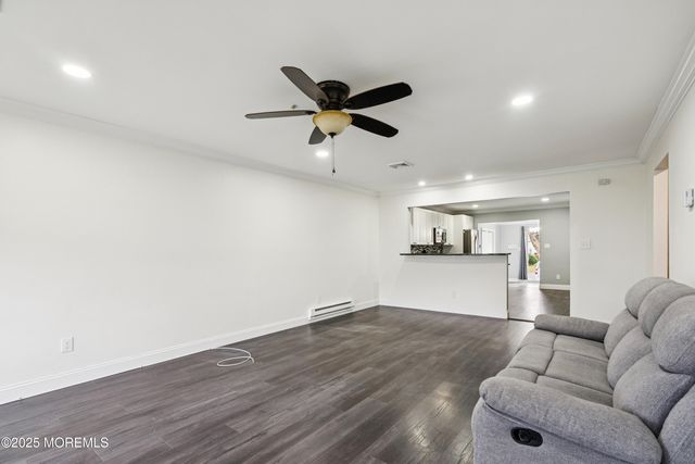 120 Muhlen Platz D, Freehold, NJ 07728