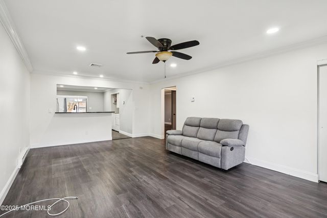 120 Muhlen Platz D, Freehold, NJ 07728