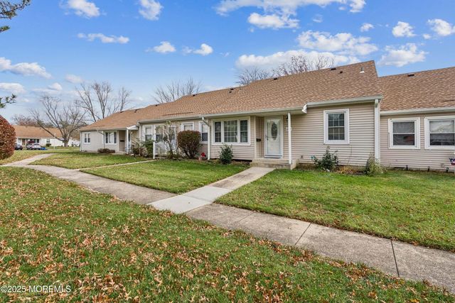 120 Muhlen Platz D, Freehold, NJ 07728