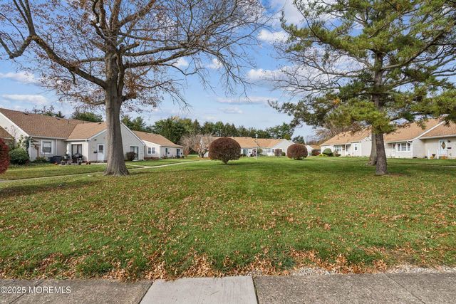 120 Muhlen Platz D, Freehold, NJ 07728