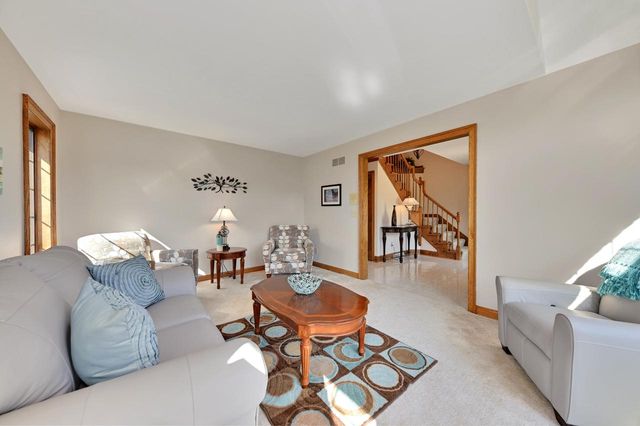 11811 N Lantern LANE, Mequon, WI 53092