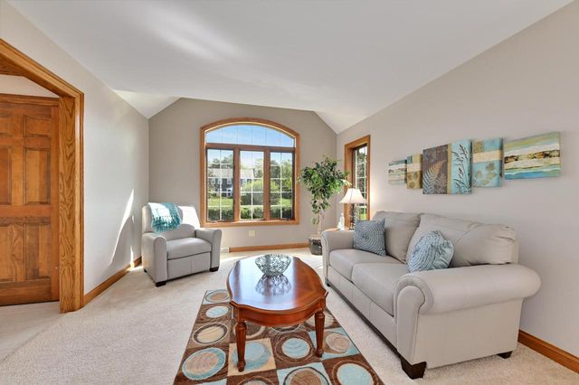 11811 N Lantern LANE, Mequon, WI 53092