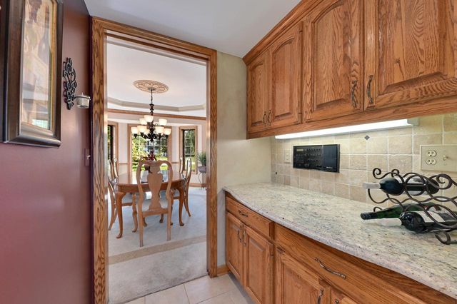 11811 N Lantern LANE, Mequon, WI 53092