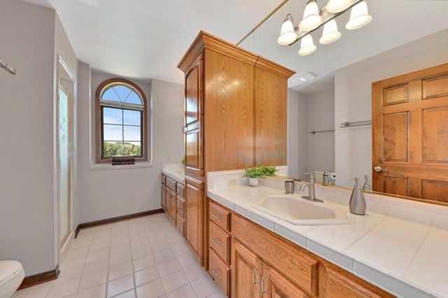 11811 N Lantern LANE, Mequon, WI 53092
