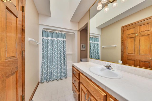 11811 N Lantern LANE, Mequon, WI 53092