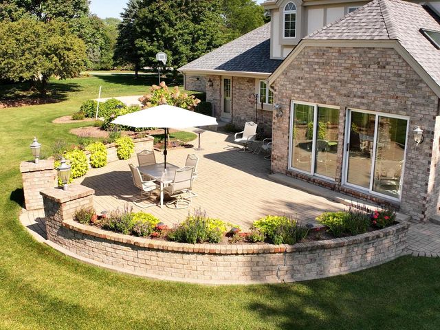 11811 N Lantern LANE, Mequon, WI 53092