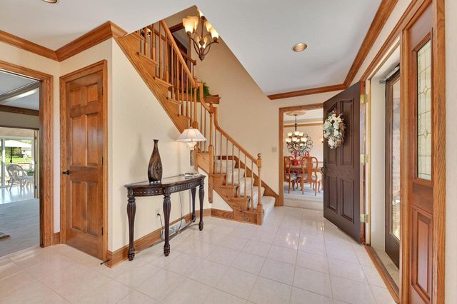 11811 N Lantern LANE, Mequon, WI 53092