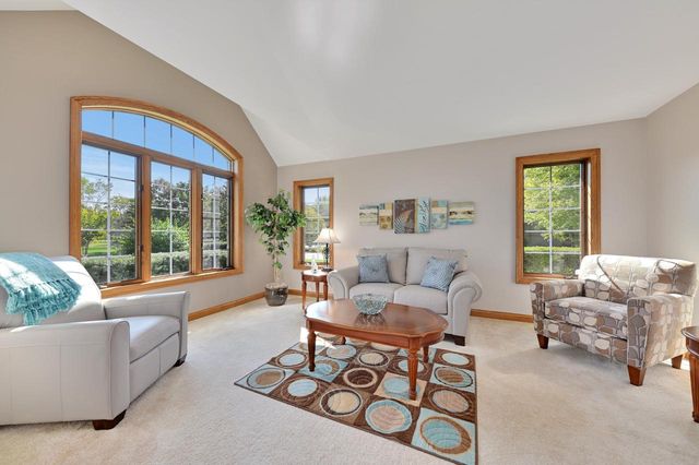 11811 N Lantern LANE, Mequon, WI 53092