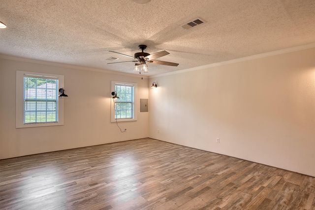 7804 Fm 834 E, Hull, TX 77564