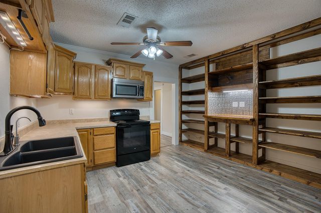 7804 Fm 834 E, Hull, TX 77564