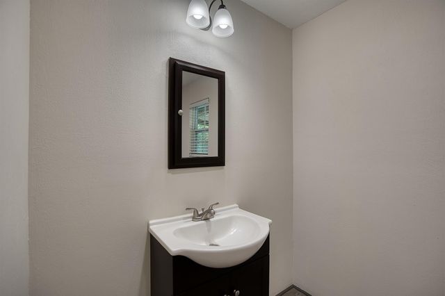 7804 Fm 834 E, Hull, TX 77564