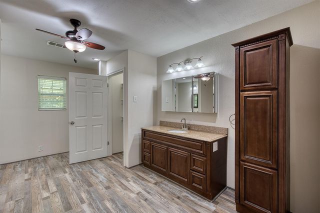 7804 Fm 834 E, Hull, TX 77564