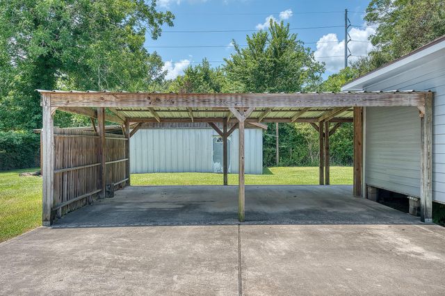 7804 Fm 834 E, Hull, TX 77564