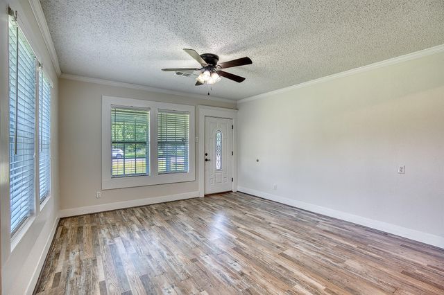 7804 Fm 834 E, Hull, TX 77564