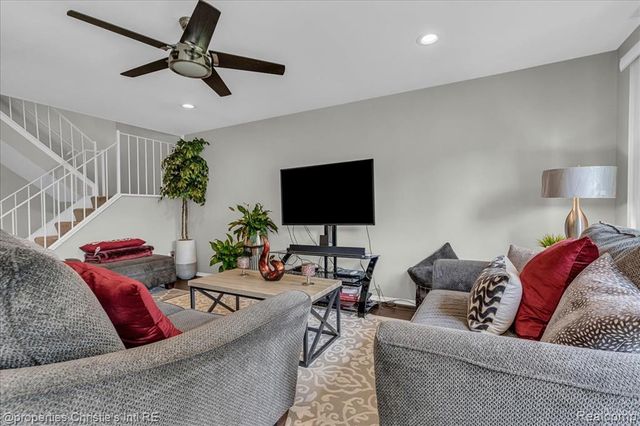 26216 Summerdale Drive, Southfield, MI 48033