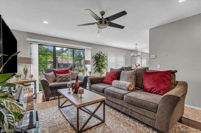 26216 Summerdale Drive, Southfield, MI 48033