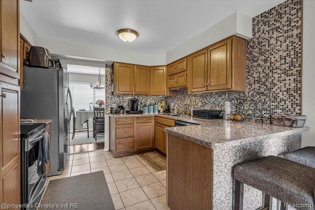 26216 Summerdale Drive, Southfield, MI 48033